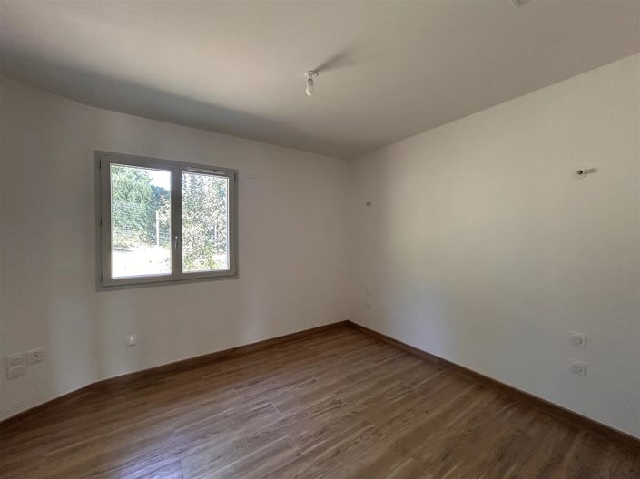 Image No.20-3 Bed House for sale