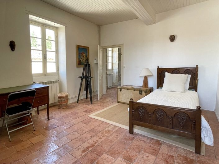 Image No.17-4 Bed House for sale