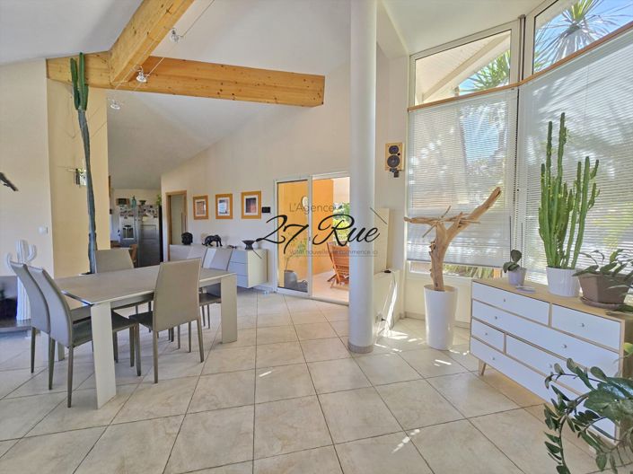 Image No.10-4 Bed Property for sale