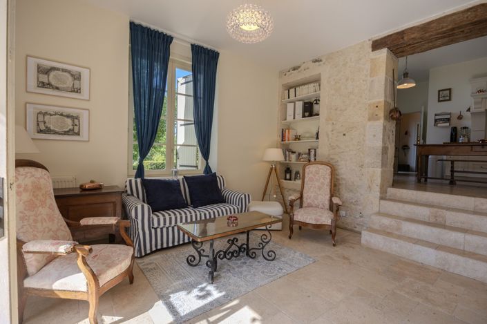 Image No.8-6 Bed House for sale