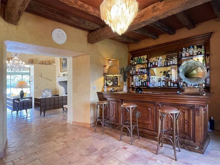 Image No.8-6 Bed House for sale