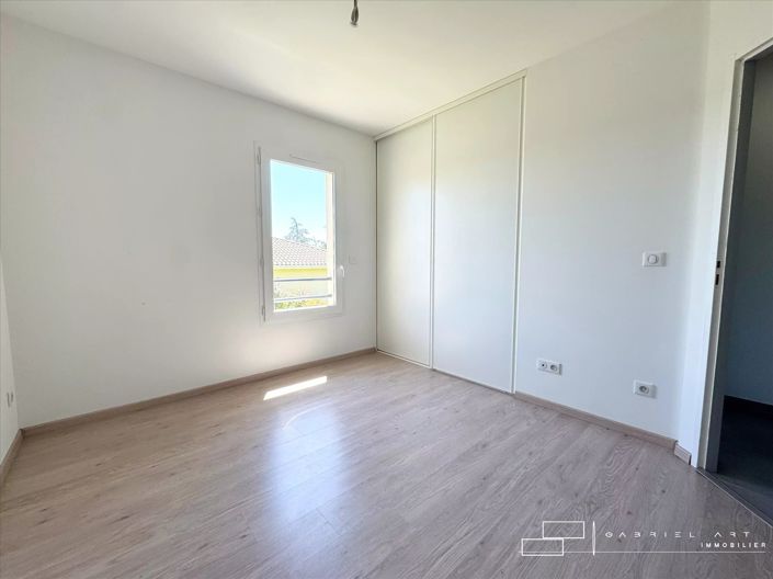Image No.15-4 Bed House for sale