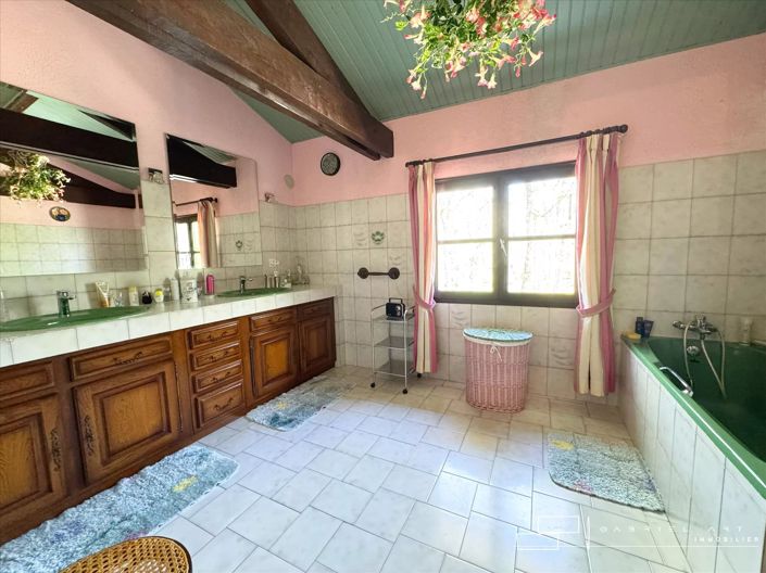 Image No.10-3 Bed House for sale