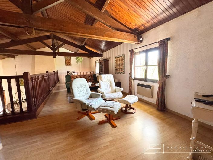 Image No.11-3 Bed House for sale