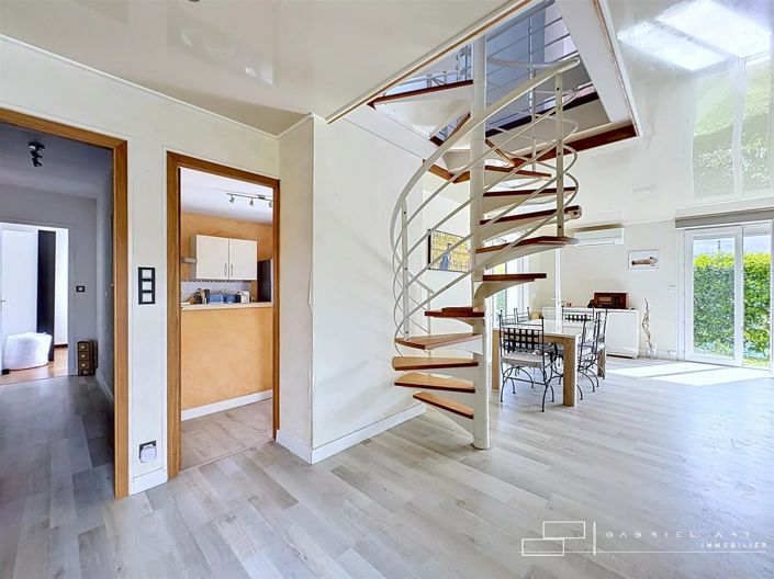 Image No.10-3 Bed House for sale