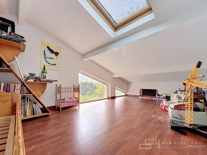 Image No.8-3 Bed House for sale