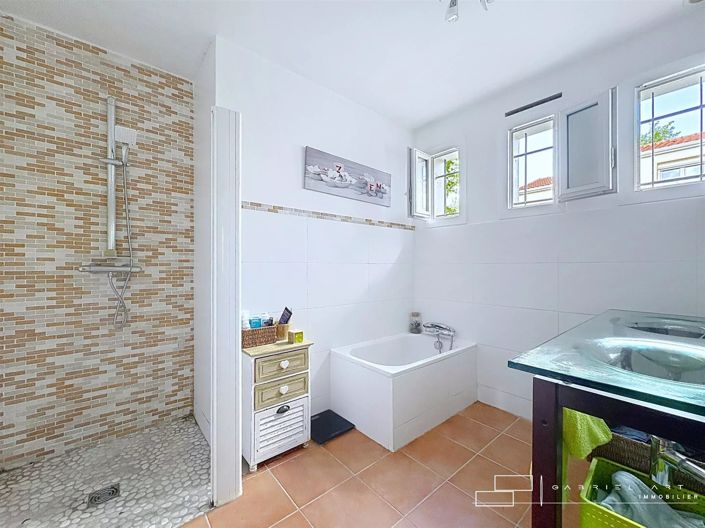 Image No.9-3 Bed House for sale