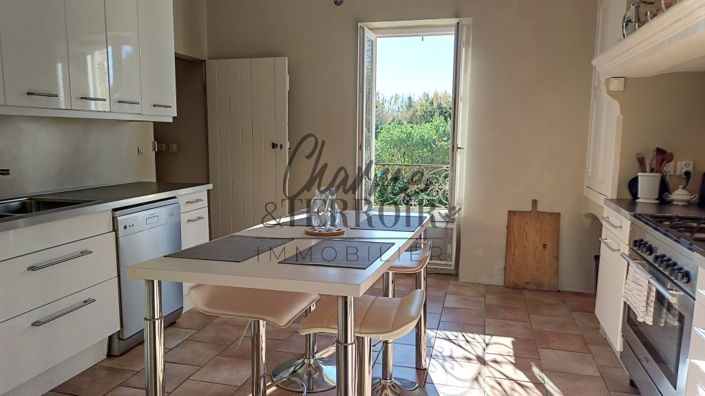 Image No.8-5 Bed House for sale