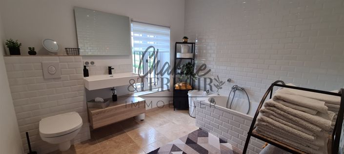 Image No.20-4 Bed House for sale
