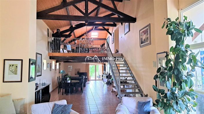 Image No.19-3 Bed House for sale