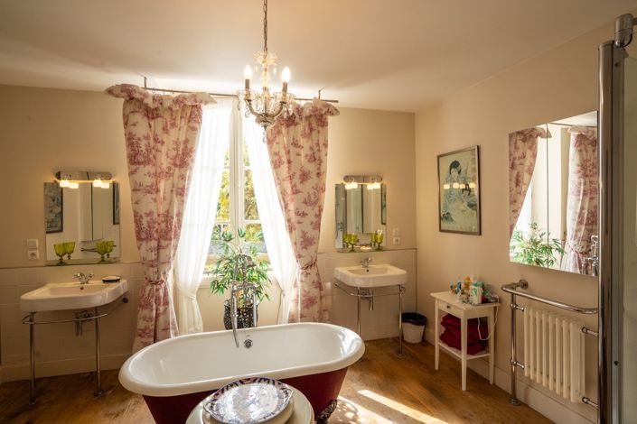 Image No.18-7 Bed House for sale