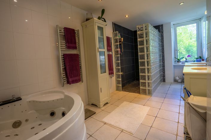Image No.19-3 Bed House for sale