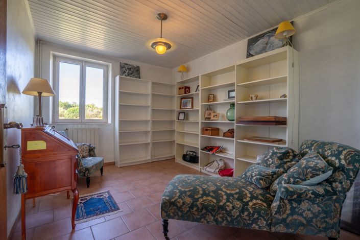 Image No.10-5 Bed House for sale