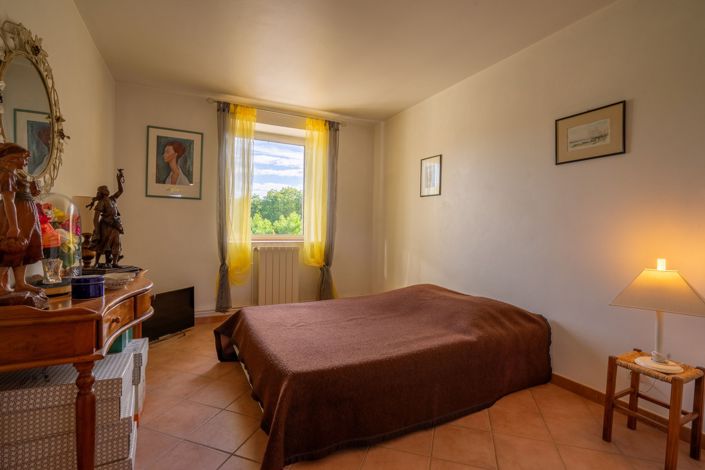 Image No.12-5 Bed House for sale