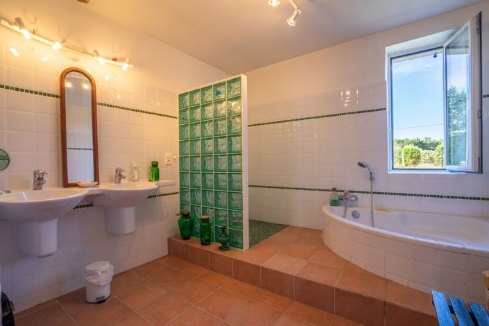 Image No.14-5 Bed House for sale