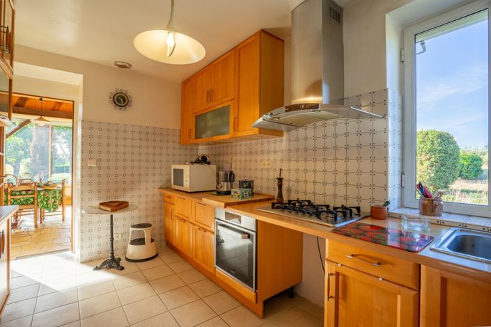 Image No.7-5 Bed House for sale