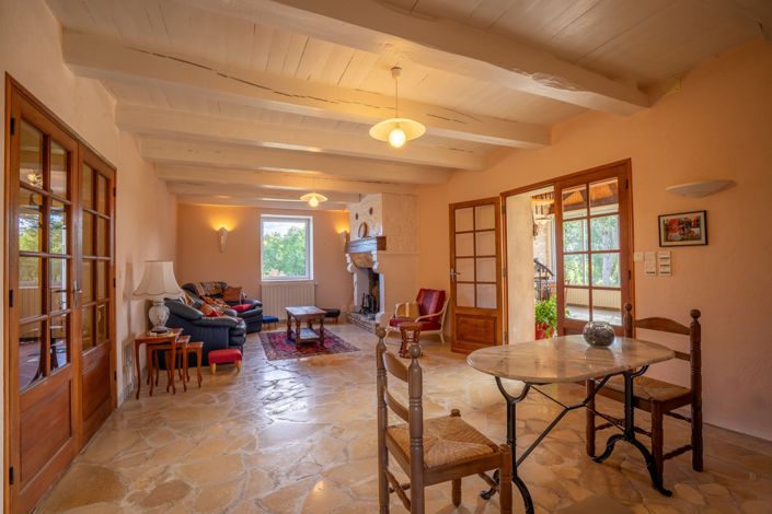Image No.8-5 Bed House for sale