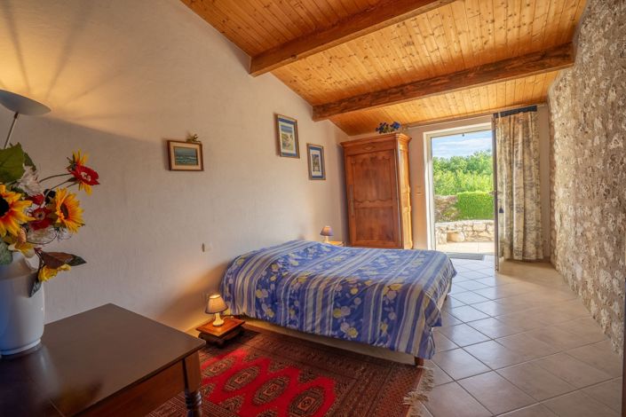Image No.9-5 Bed House for sale