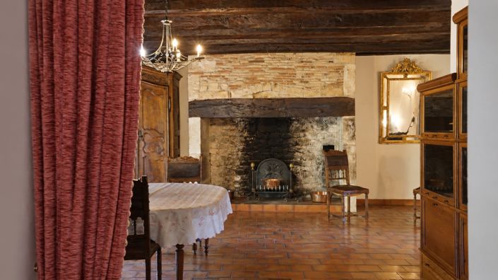 Image No.6-8 Bed House for sale