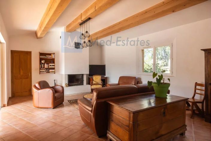 Image No.6-5 Bed House for sale