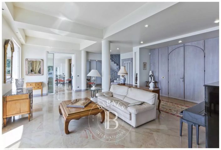 Image No.4-6 Bed House for sale