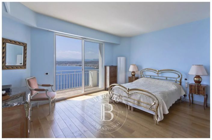 Image No.5-6 Bed House for sale