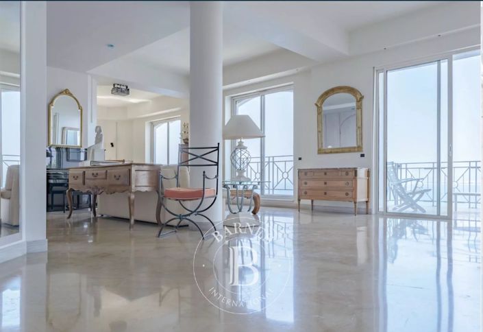 Image No.6-6 Bed House for sale