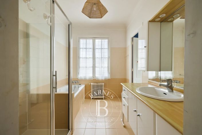 Image No.15-4 Bed House for sale