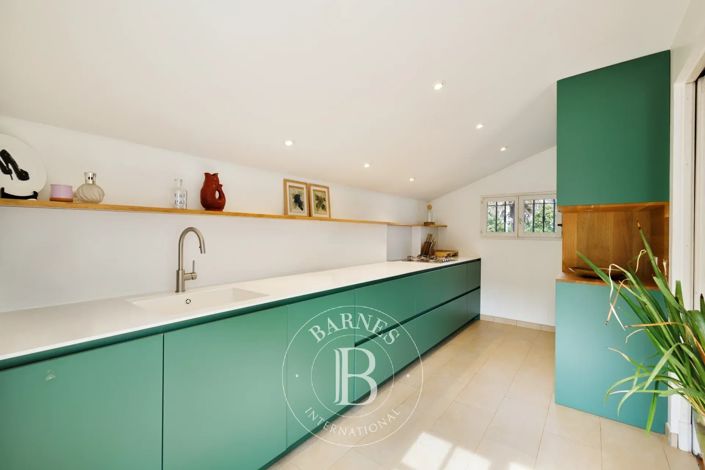 Image No.8-4 Bed House for sale