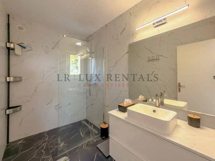 Image No.20-4 Bed House for sale