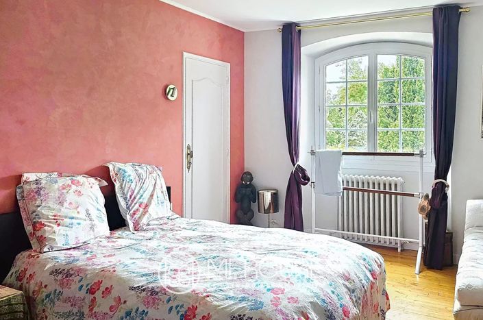 Image No.8-6 Bed House for sale