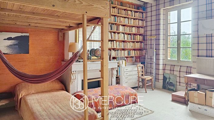 Image No.8-5 Bed House for sale