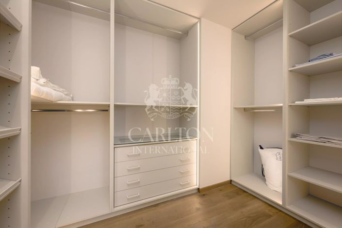 Image No.13-10 Bed House for sale