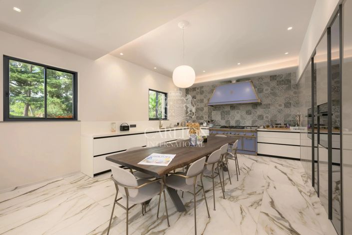 Image No.30-10 Bed House for sale