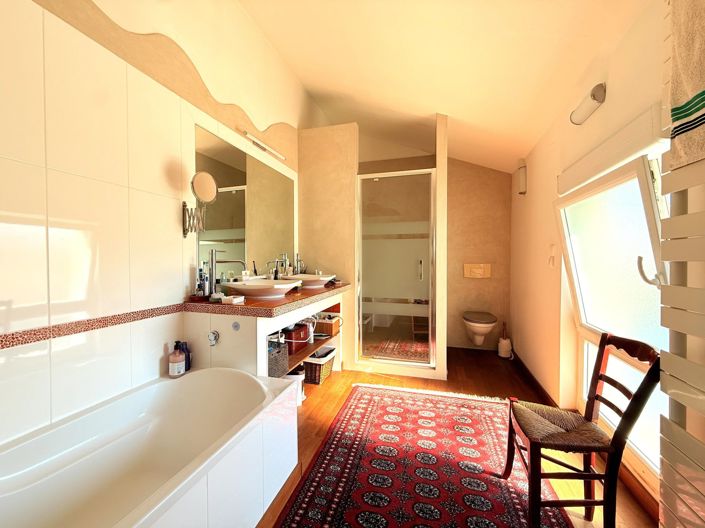 Image No.17-5 Bed House for sale