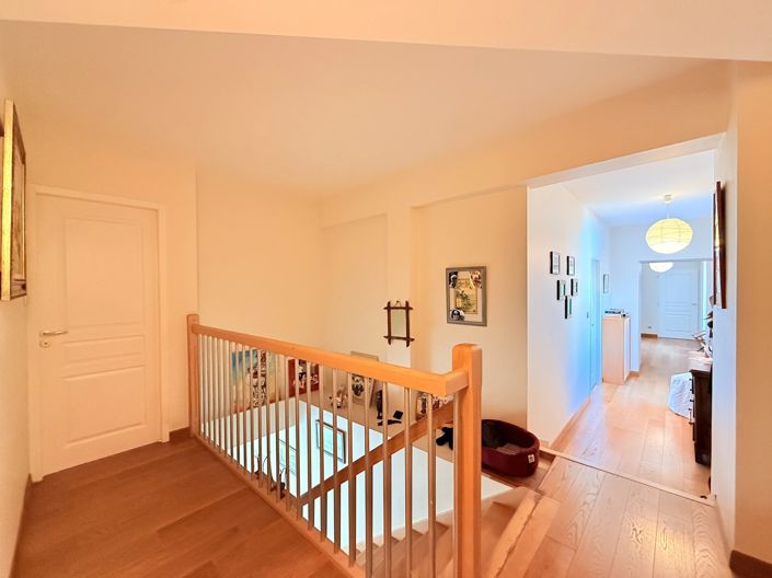 Image No.20-5 Bed House for sale