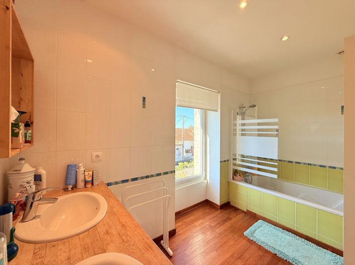 Image No.22-5 Bed House for sale