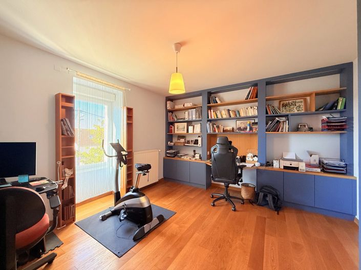 Image No.23-5 Bed House for sale