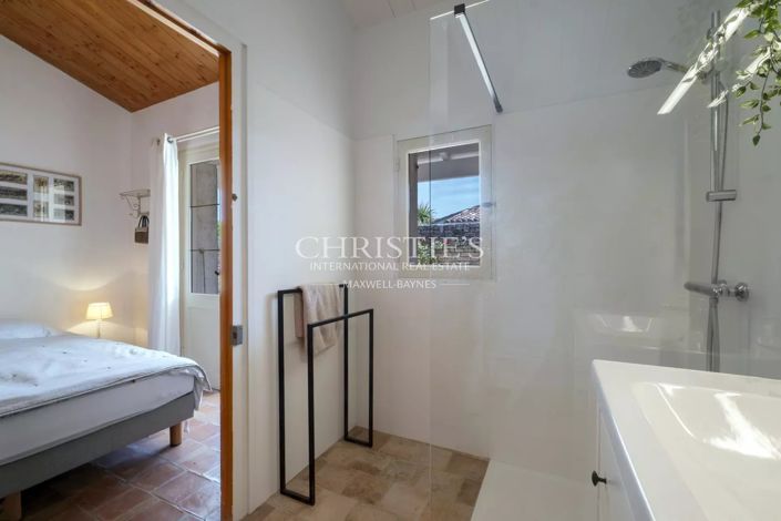 Image No.24-6 Bed House for sale