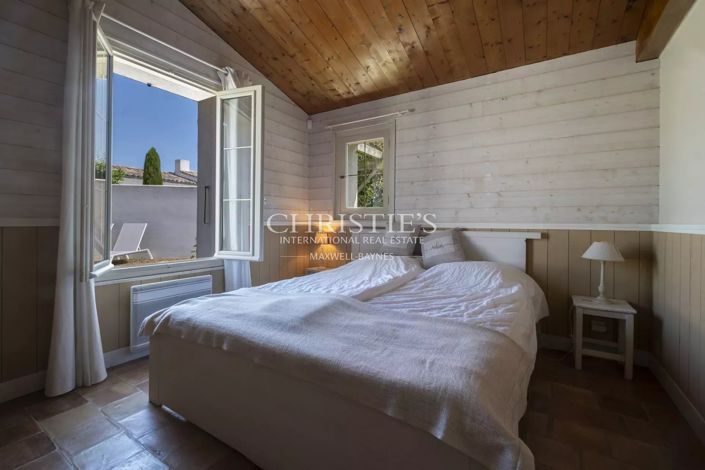 Image No.27-6 Bed House for sale