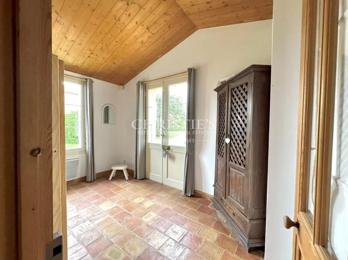 Image No.28-6 Bed House for sale