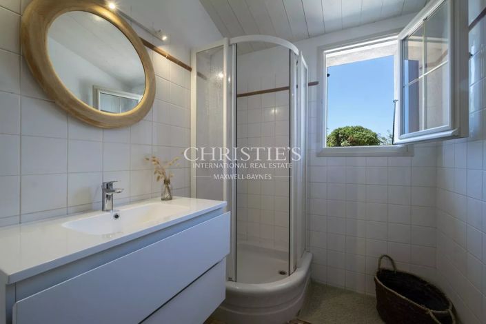 Image No.30-6 Bed House for sale