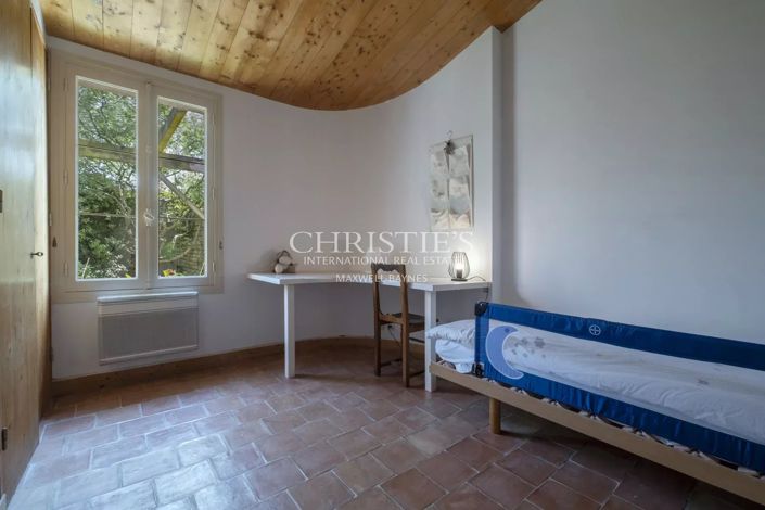 Image No.31-6 Bed House for sale
