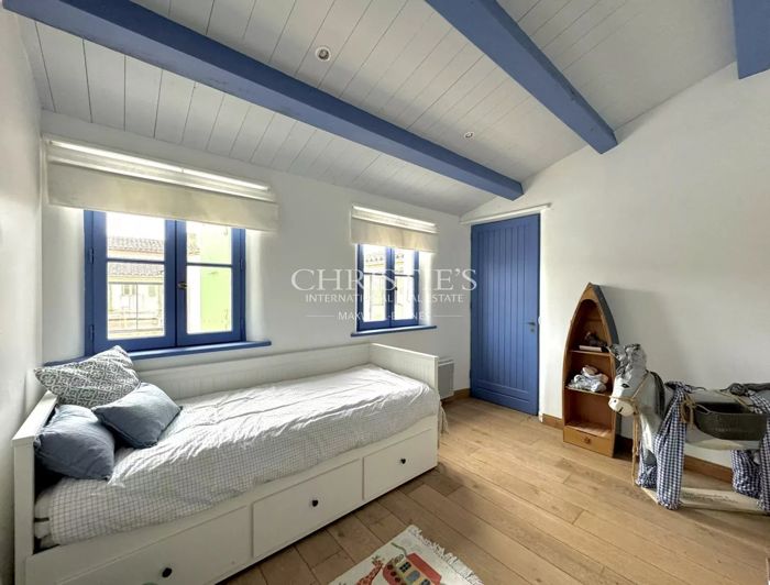 Image No.32-6 Bed House for sale