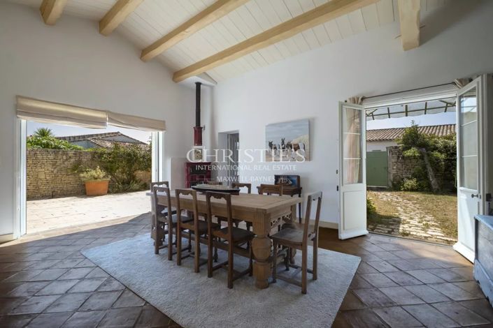 Image No.9-6 Bed House for sale