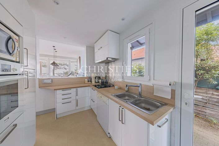 Image No.11-5 Bed House for sale