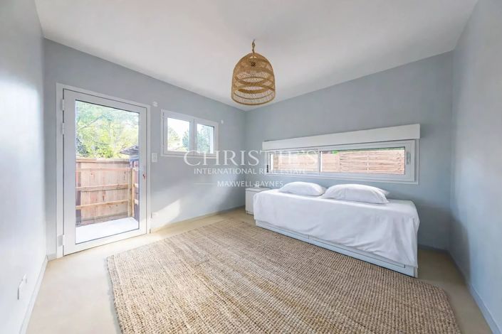 Image No.24-5 Bed House for sale