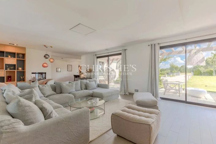 Image No.11-5 Bed House for sale