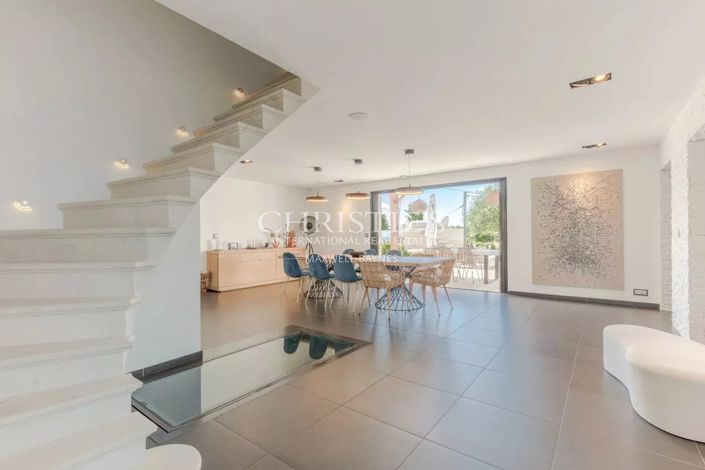Image No.12-5 Bed House for sale