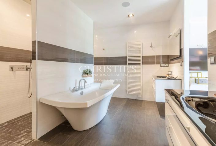 Image No.16-5 Bed House for sale